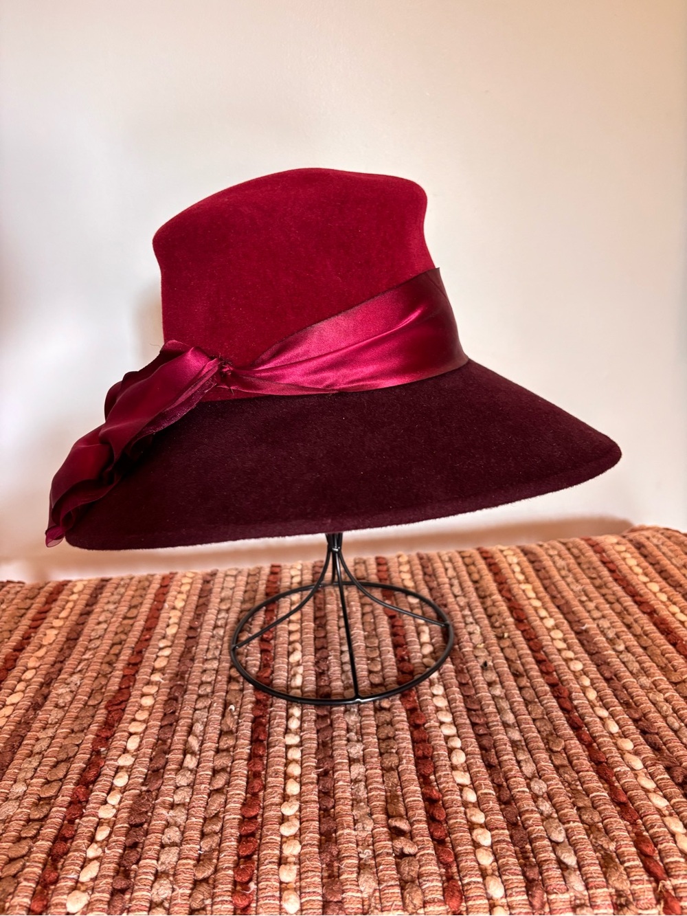 Louise Green Wool Felt Wide Brim Hat Burgundy Colorblock Satin Statement Derby - Picture 11 of 11